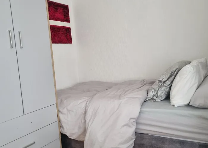 Cheerful 4 Bedroom