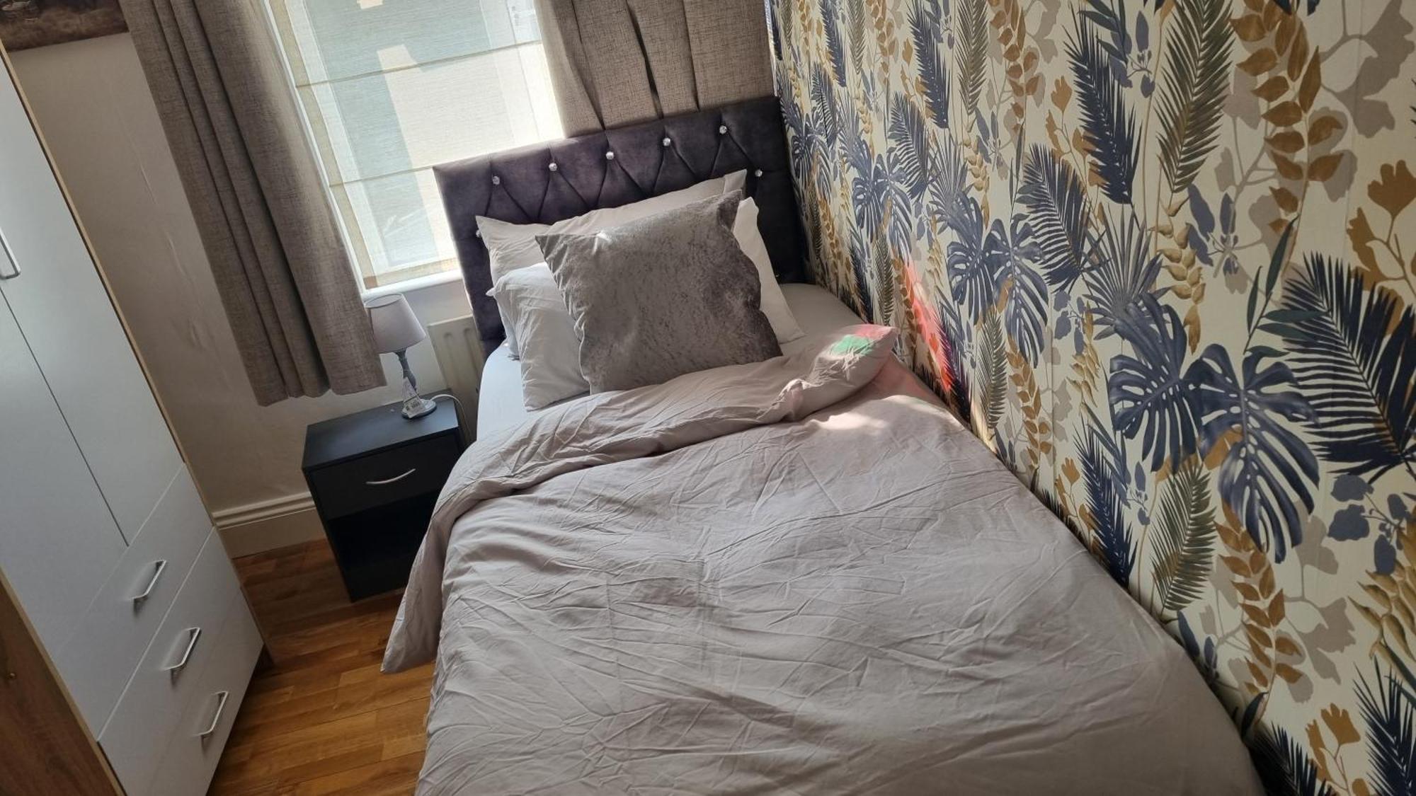 Cheerful 4 Bedroom Apartment *
