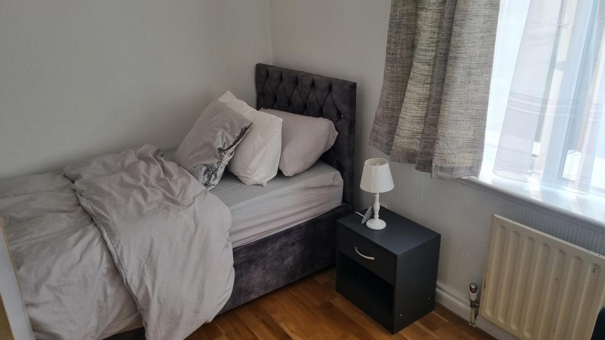 Cheerful 4 Bedroom Apartment Eltham